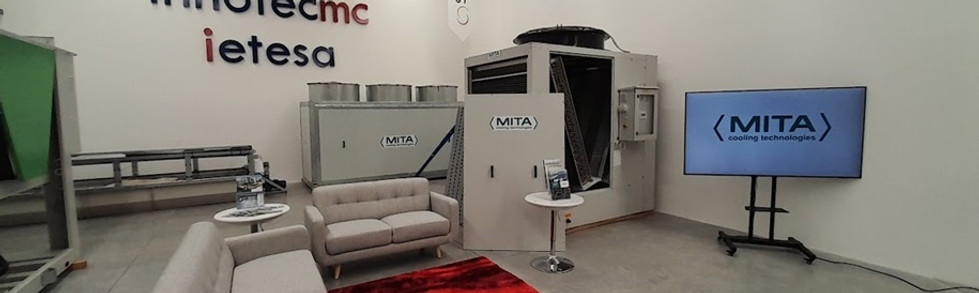 Showroom y bodega de Innotecmc en Querétaro. Exhibición física de equipos de enfriamiento industrial MITA y área de atención especializada a clientes.