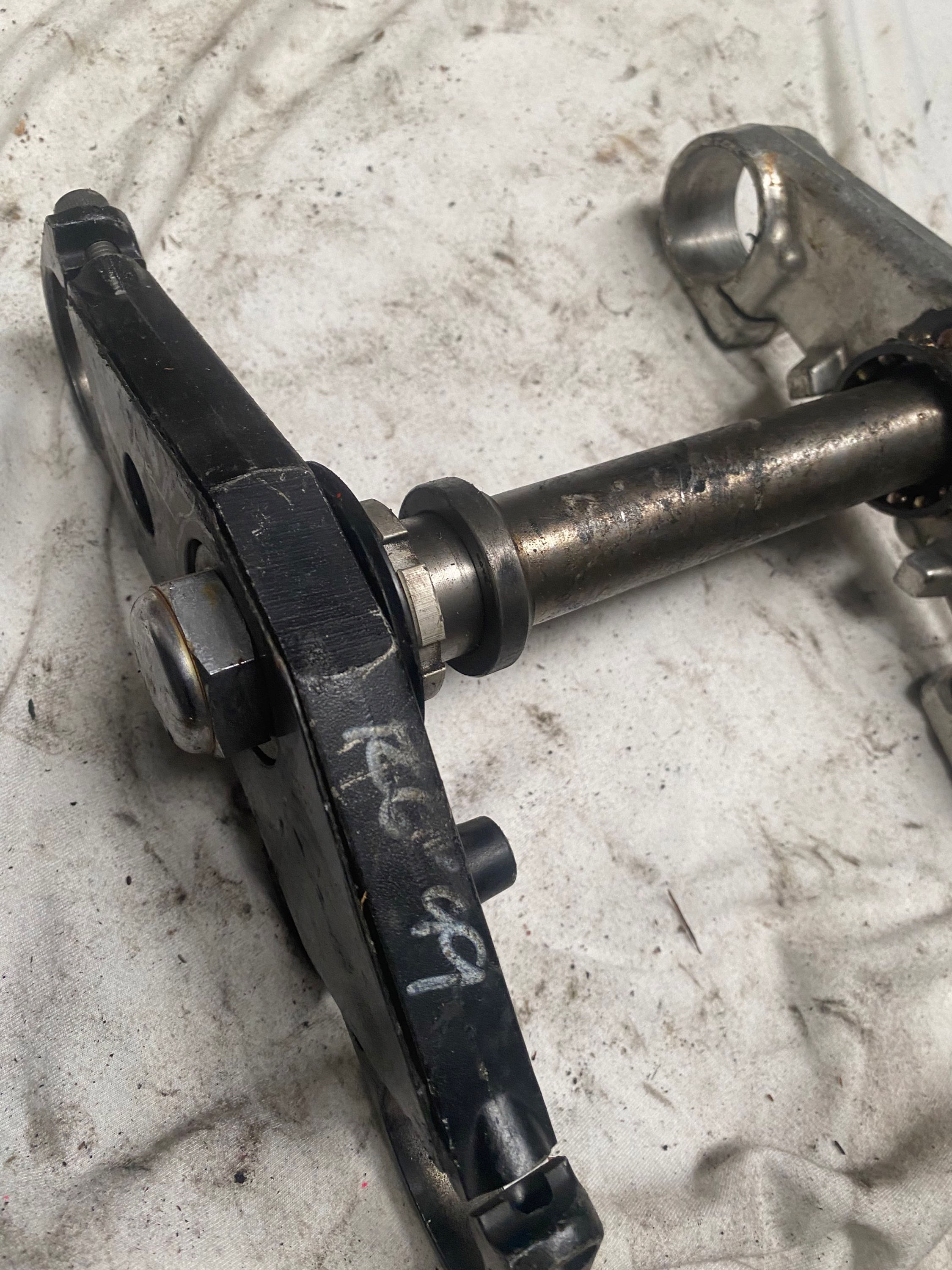 YAMAHA R6 1999 TRIPLE CLAMPS 