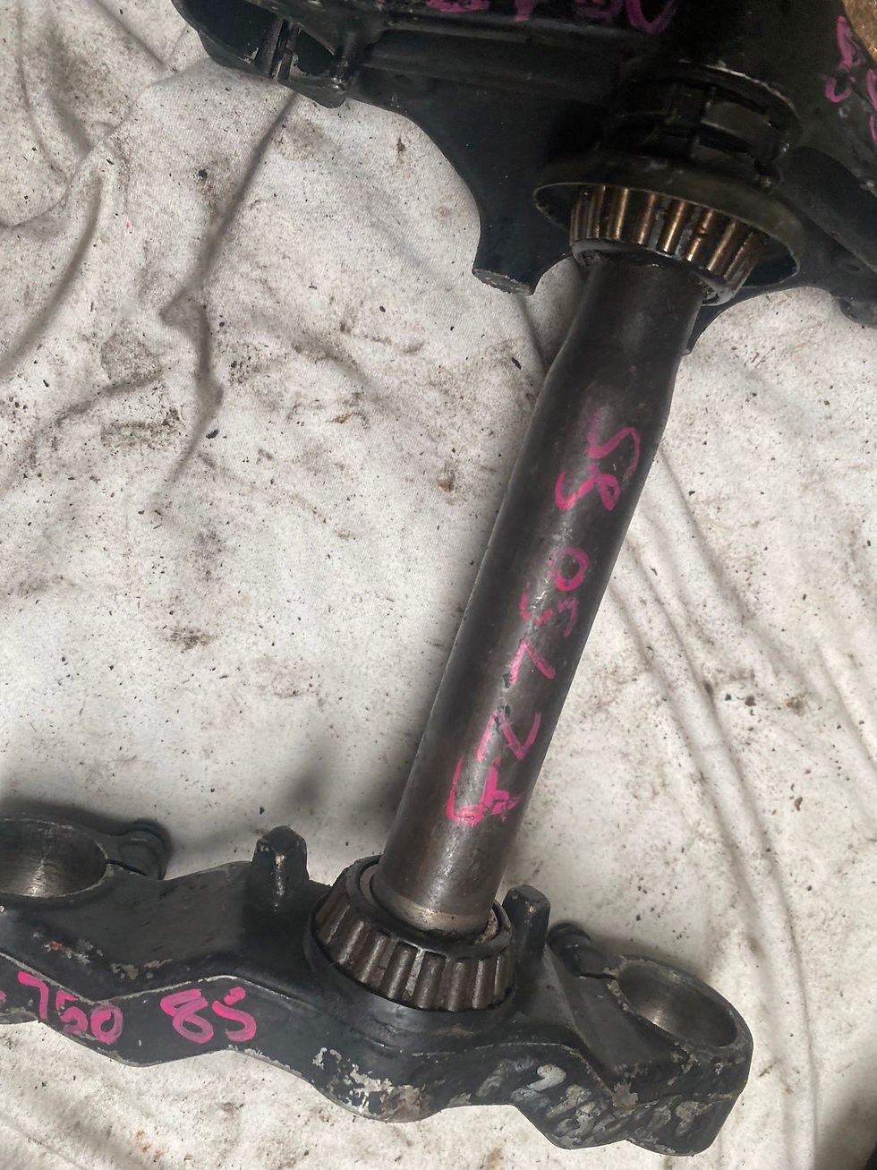 Thumbnail: YAMAHA FZ 750 1985 TRIPLE CLAMPS