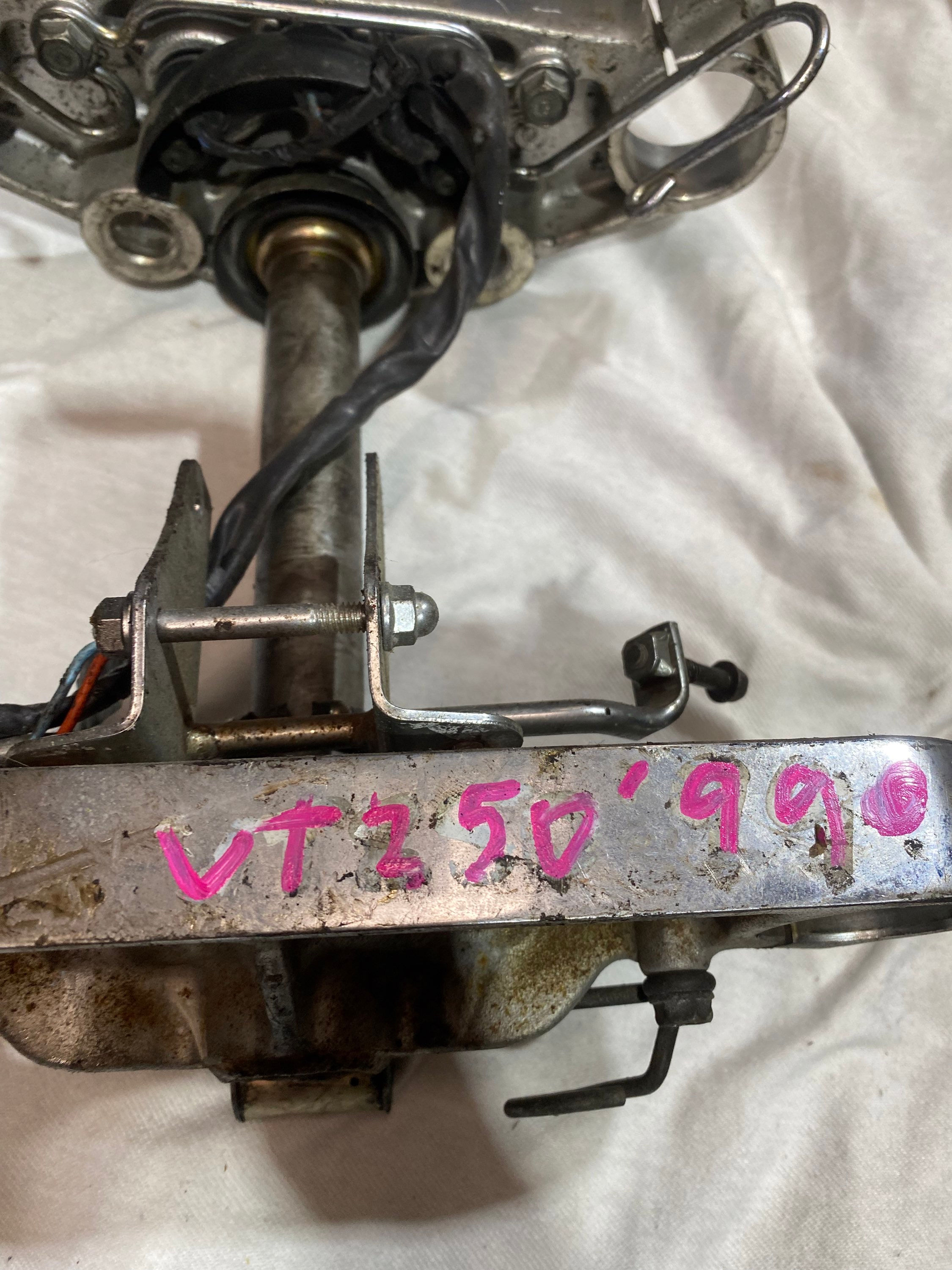 HONDA VT 750 1999 TRIPLE CLAMPS