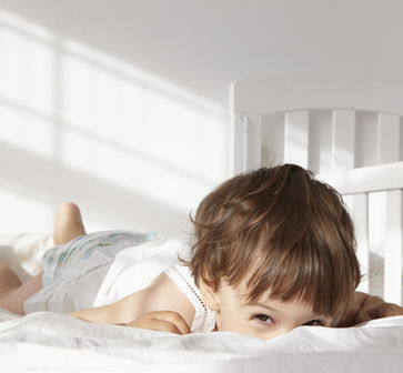 Kleinkind Spähen über Bett Quilt2