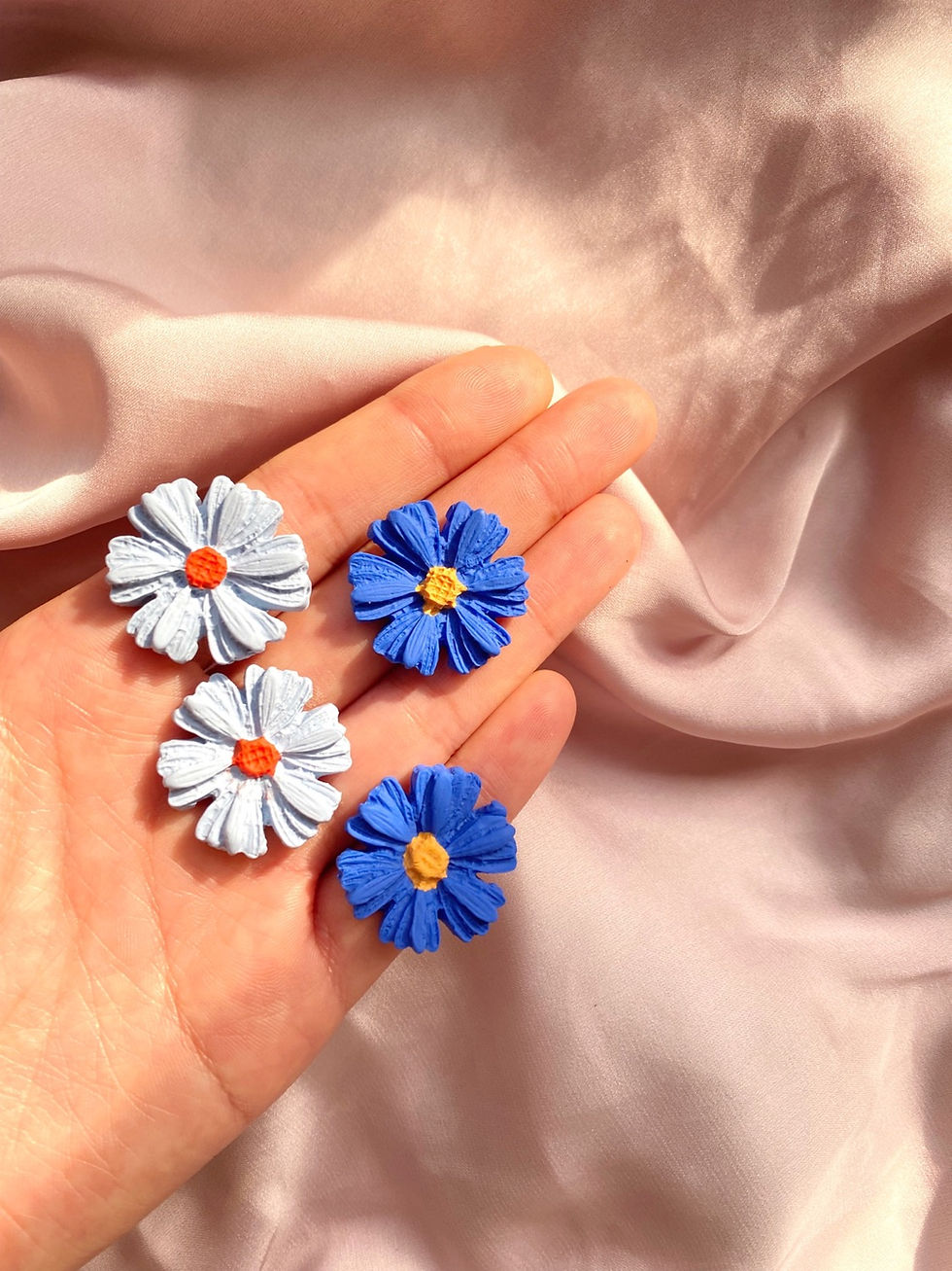 Thumbnail: Daisy studs