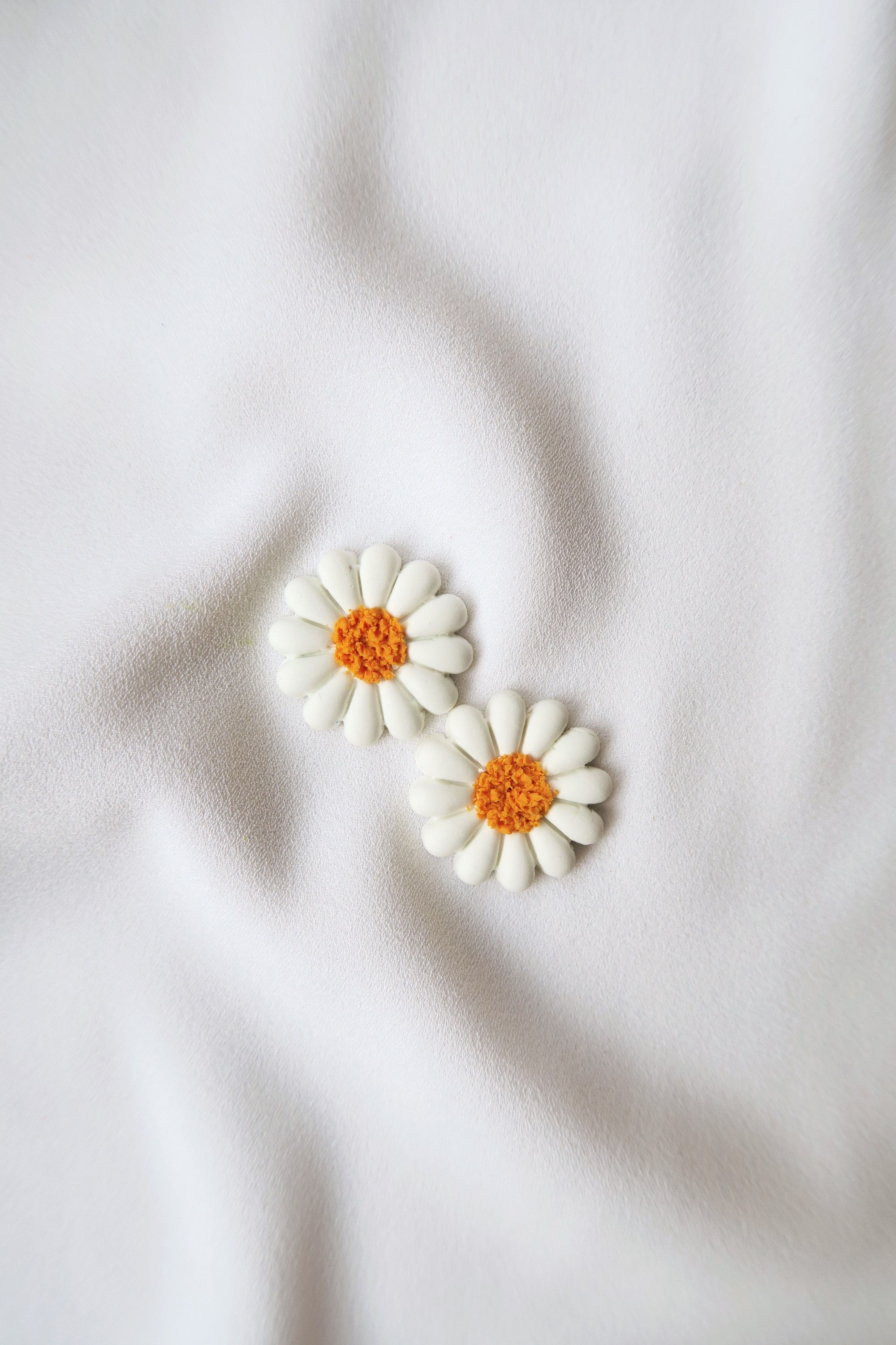 Preorder: Daisy studs