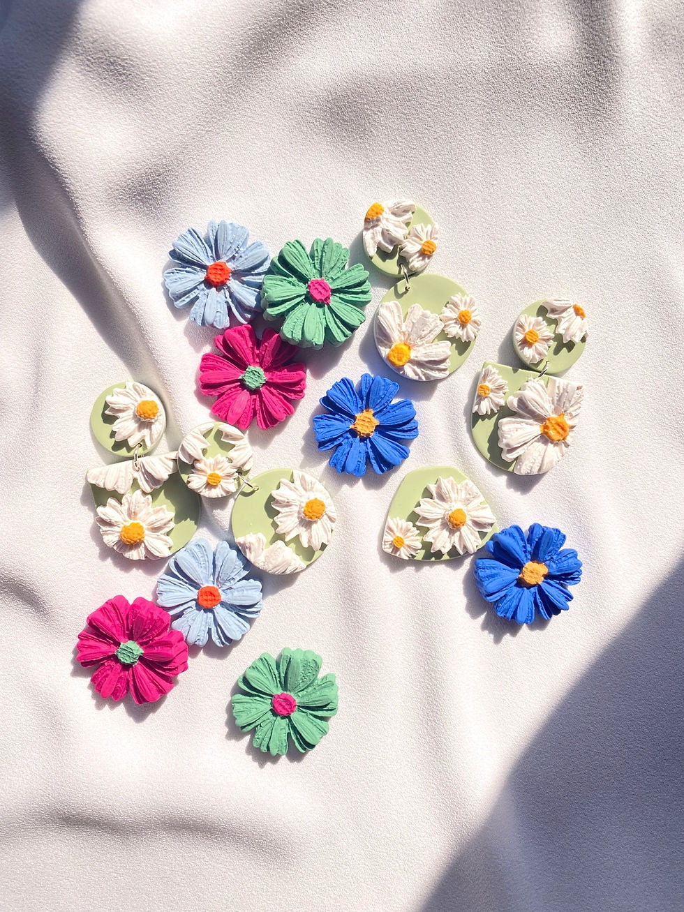 Thumbnail: Daisy studs