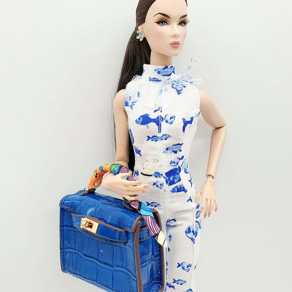 Miniatura: Integrity doll with Hermes Kelly style doll handbag