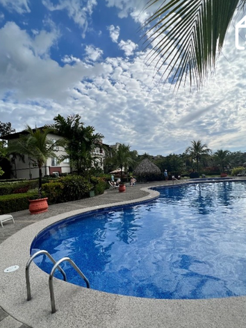 Avalúo de propiedad residencial con piscina en Costa Rica realizado por empresa especializada en valoración inmobiliaria