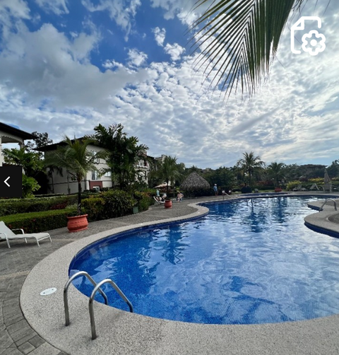 Avalúo de propiedad residencial con piscina en Costa Rica realizado por empresa especializada en valoración inmobiliaria