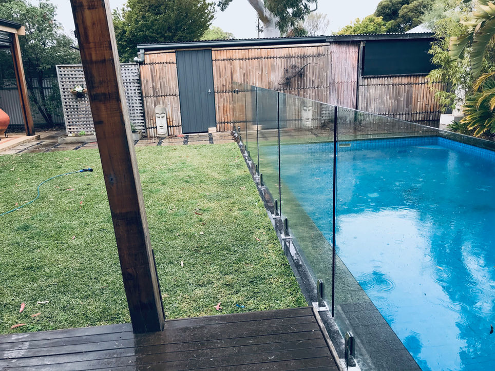 glass pool fencing contractors
