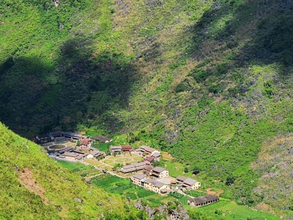 Lung Tam Village – Traditional craftsmanship