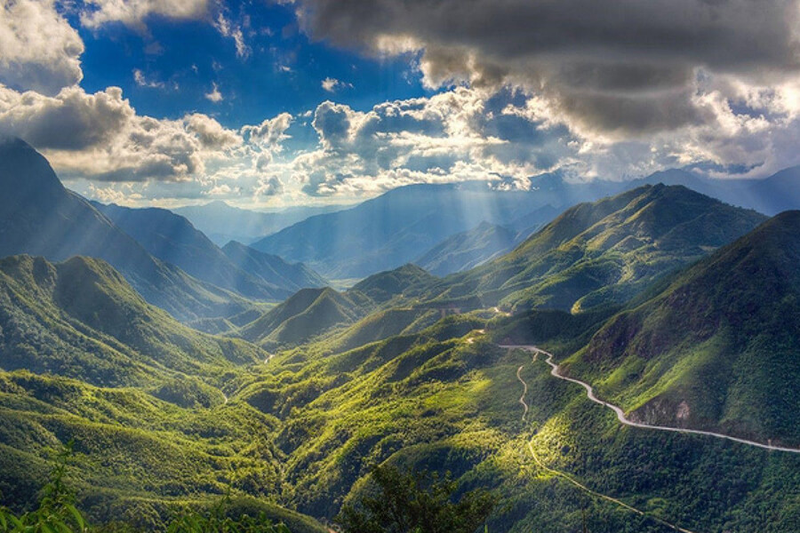 O Quy Ho Pass – Panoramic mountain roads in autumn light