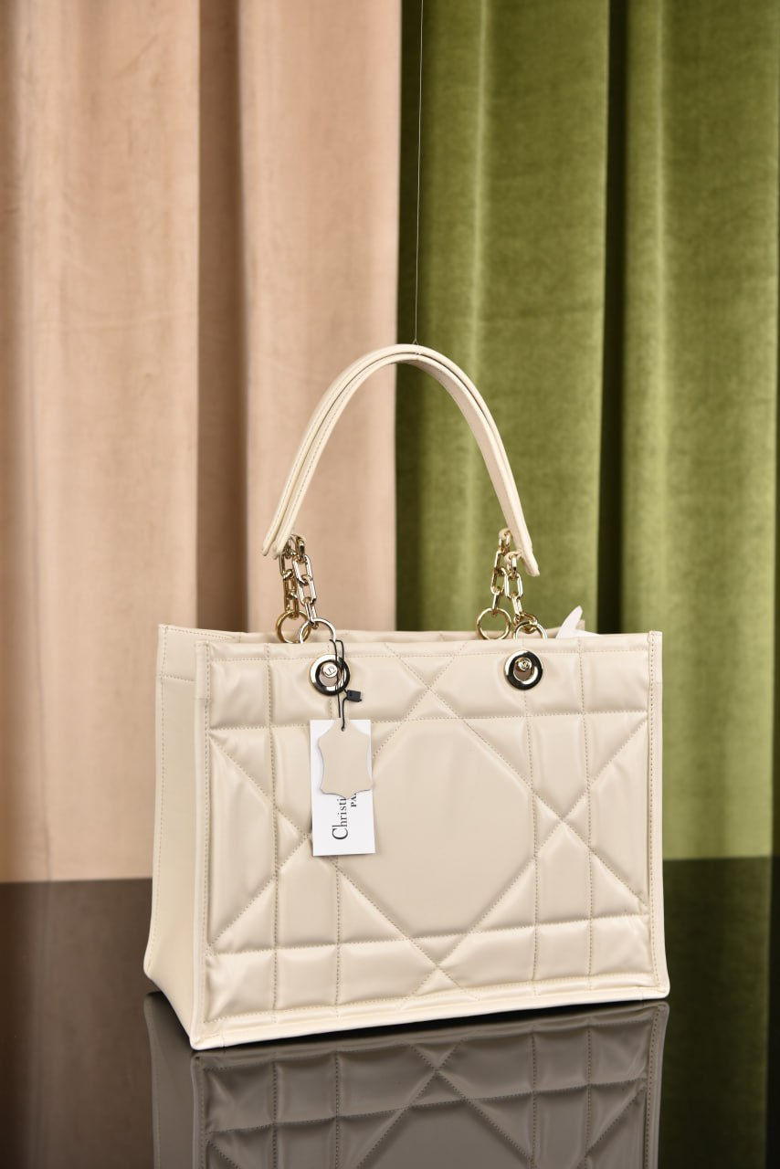 Thumbnail: MEDIUM DIOR ESSENTIAL TOTE BAG