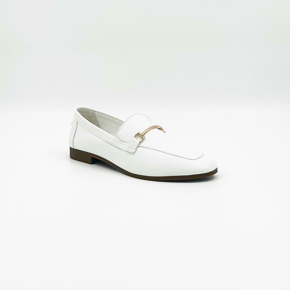 섬네일: White pointed toe loafer for women – front angle