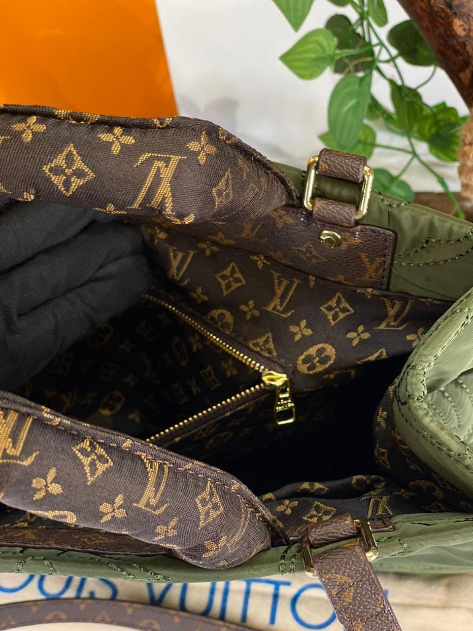 Thumbnail: ONTHEGO GM TOTE BAG