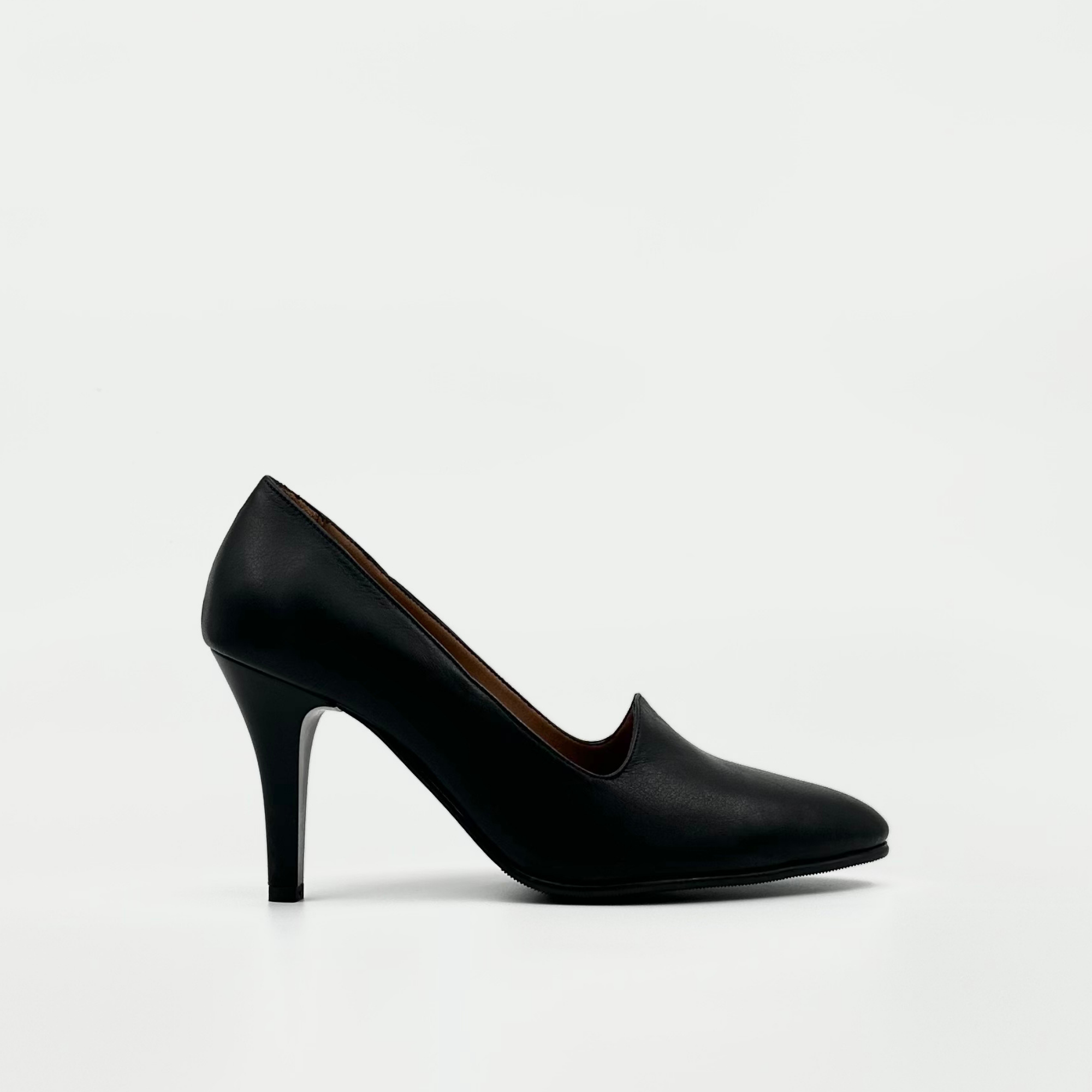 Black leather classic stiletto pump for women – side view