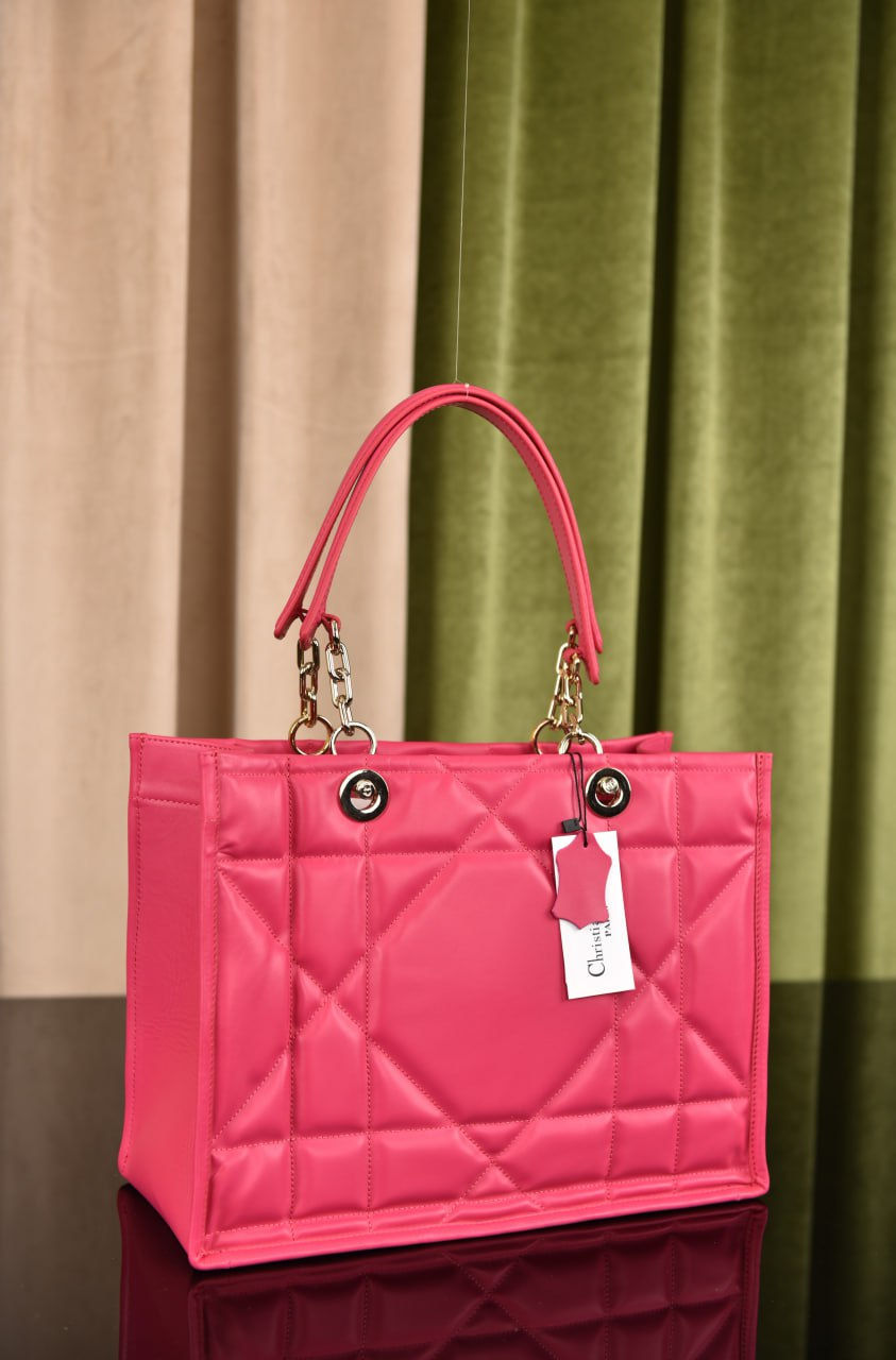Thumbnail: MEDIUM DIOR ESSENTIAL TOTE BAG