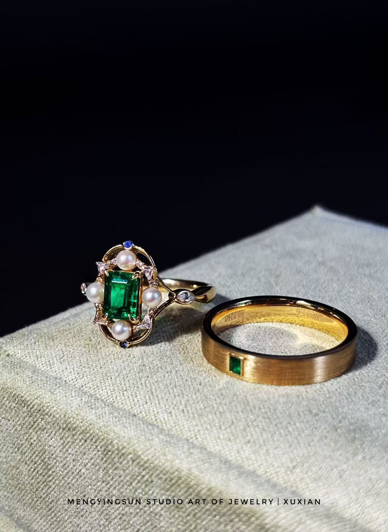 Present “Neo-Art” Emerald Ring