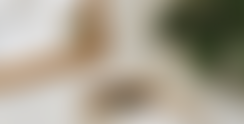 Bilder som viser moderne innholdsproduksjon, produktfoto, hverdagsøyeblikk, kreativt arbeid, filming, estetiske detaljer og autentisk visuelt innhold til sosiale medier.
