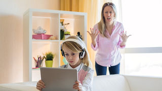 "יש מישהי שלא צועקת על הילדים שלה?"