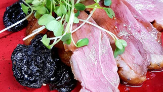 מניפת חזה אווז על מצע טנזיה