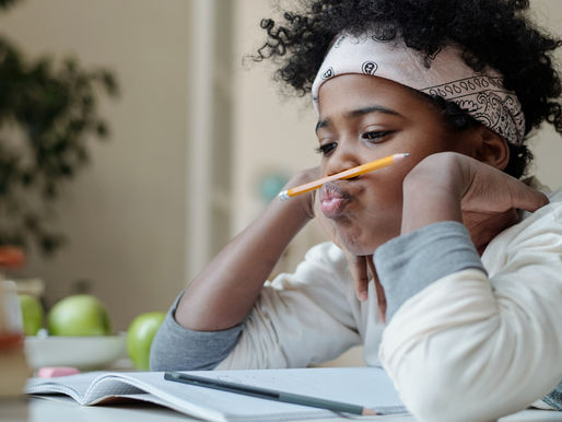 Child distracted in classroom – signs of attention challenges