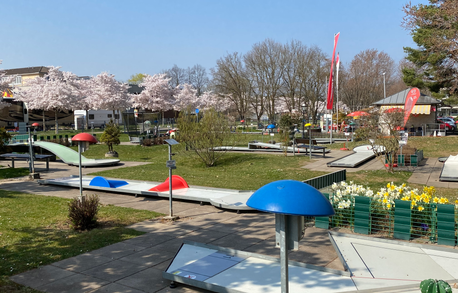 Mini golf course in Seepark 1.heic