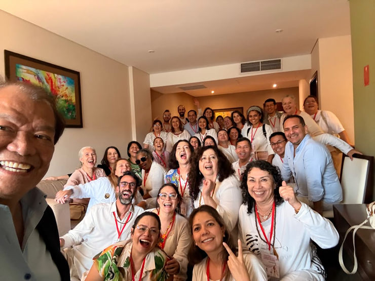 Reunión de sanadores en Bogotá durante la visita especial de Master Glenn.