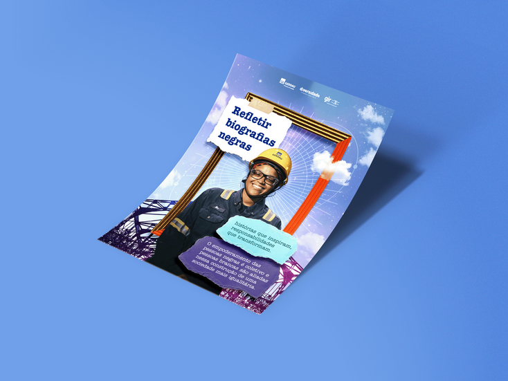 A imagem apresenta um cartaz com fundo azul claro e elementos gráficos de uma estrutura metálica e nuvens. Ao centro, uma mulher negra usando uniforme de trabalho e capacete da Gerdau sorri. Acima dela, há um texto em destaque que diz: 'Refletir biografias negras'. Ao lado, balões de fala coloridos com frases motivacionais: 'Histórias que inspiram, resgatadas e que transbordam' e 'O empoderamento das pessoas negras é coletivo e precisa ser construído para uma sociedade mais igualitária'. O cartaz transmite a importância de reconhecer e valorizar as histórias de profissionais negros.