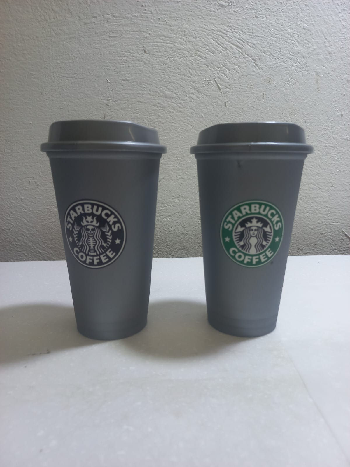 PAQUETE DE 10 VASOS PERSONALIZADOS TIPO STARBUKS 13.5 OZ C/ TAPA