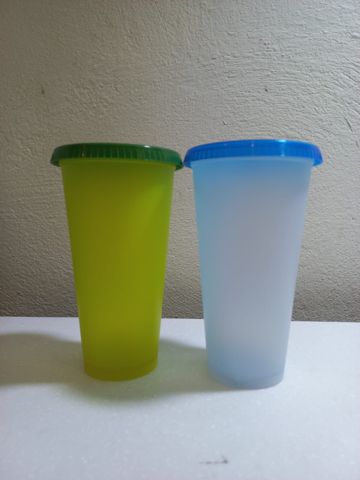 PAQUETE DE 50 VASOS PERSONALIZABLES FIESTA MAGICOS ETIQUETA PREMIUM