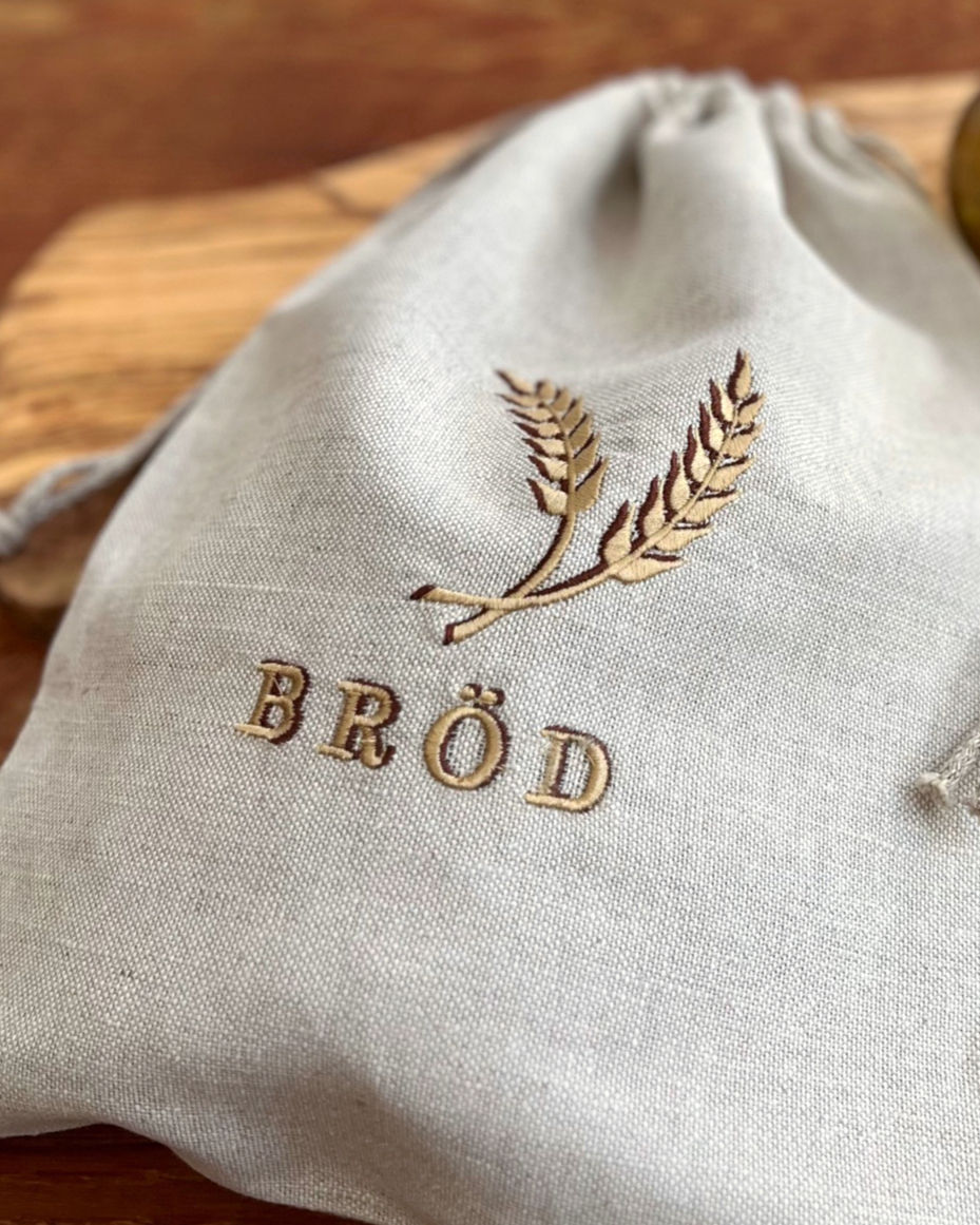 Broderad brödpåse i linne