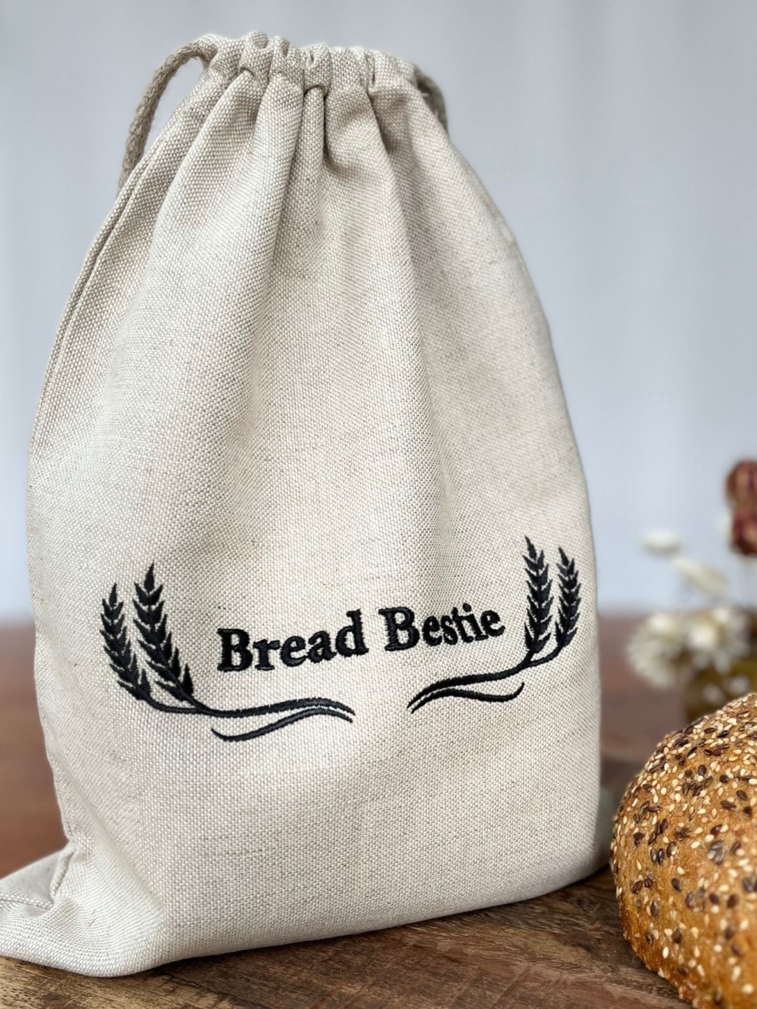Broderad brödpåse i linne