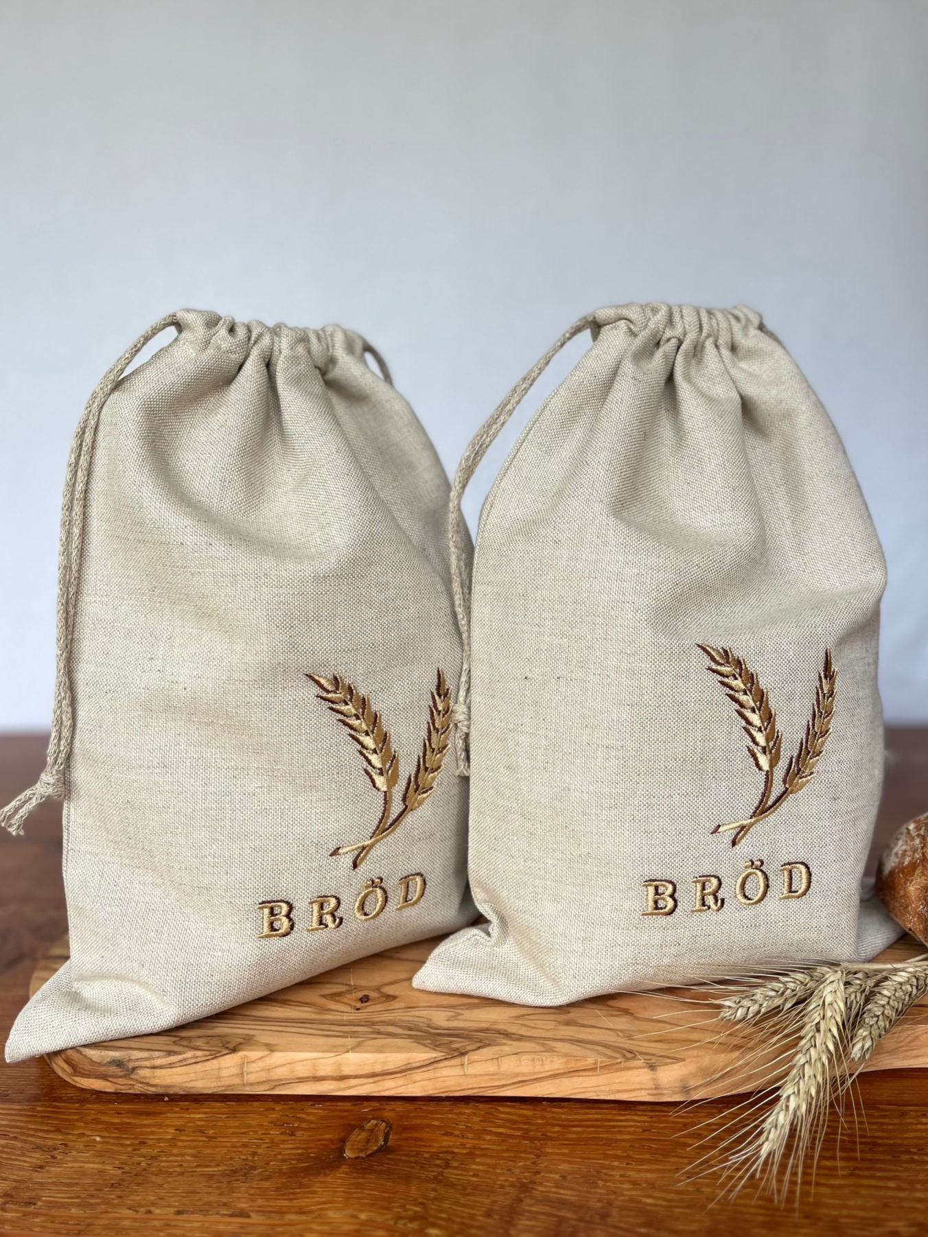 Broderad brödpåse i linne