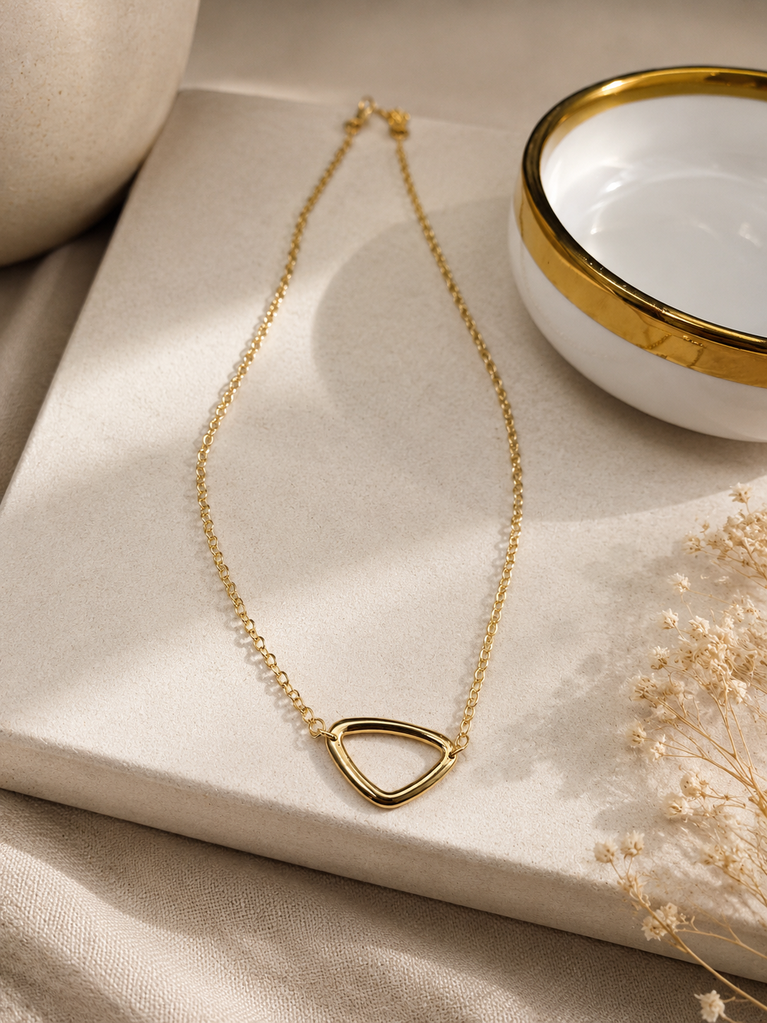Gold triangle motif necklace gold plated 