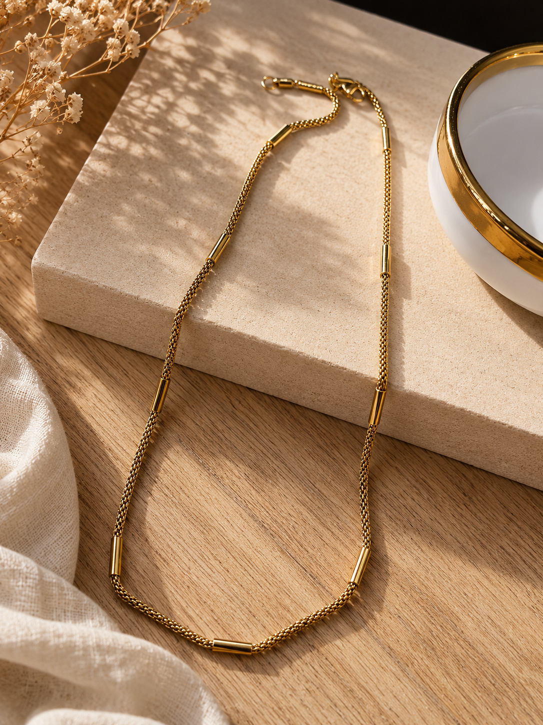 Gold mesh round bar chain necklace 
