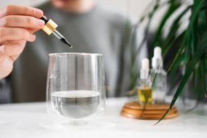 El Rastro del Agua en tu Crema: La Huella Hídrica Oculta de la Industria Cosmética