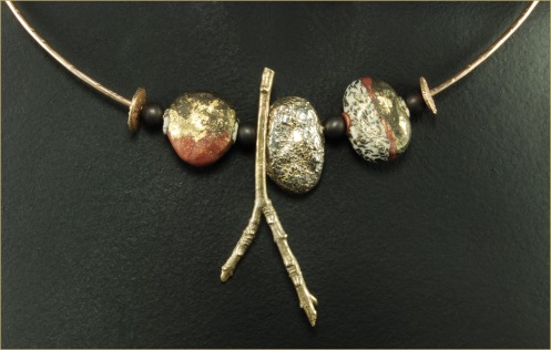 MixedMedia_Pebble-Twig_Neckring_PolymerClay_BronzeMetalClay_CastTwig