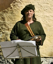 Bernhard mit Tamburin.jpg