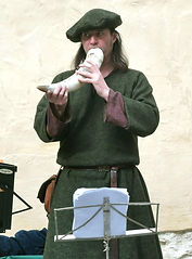 Bernhard mit Bassgemshorn.jpg