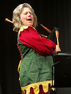 Monika spielt Dudelsack