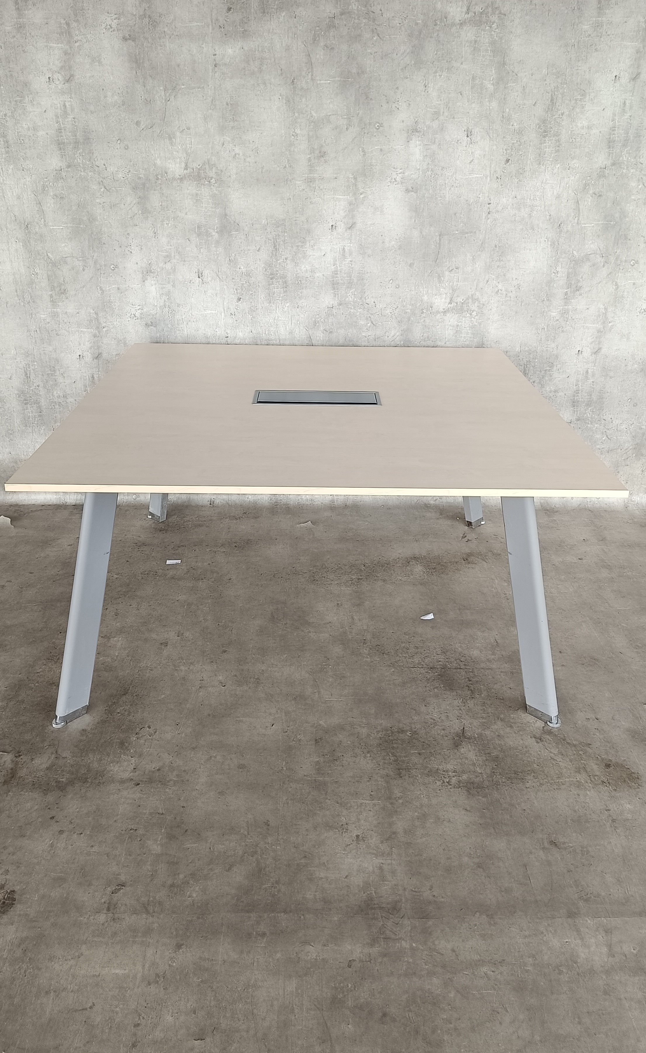 Stół konferencyjny Balma 140x140 cm