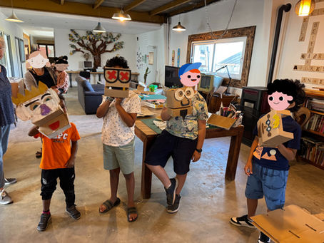 🎭🔧 Marionnettes, catapultes & contes en carton : une semaine créative pour les enfants !