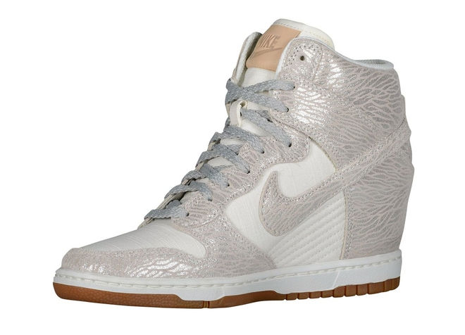 womens silver dunks