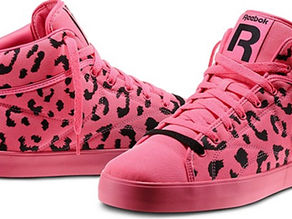 THIS JUST IN! REEBOK WOMEN’S T-RAWW IN NEON PINK