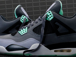 MUST-HAVE: AIR JORDAN 4 RETRO ‘GREEN GLOW’