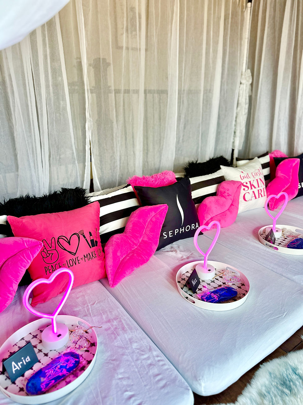 Thumbnail: Black & White Glam