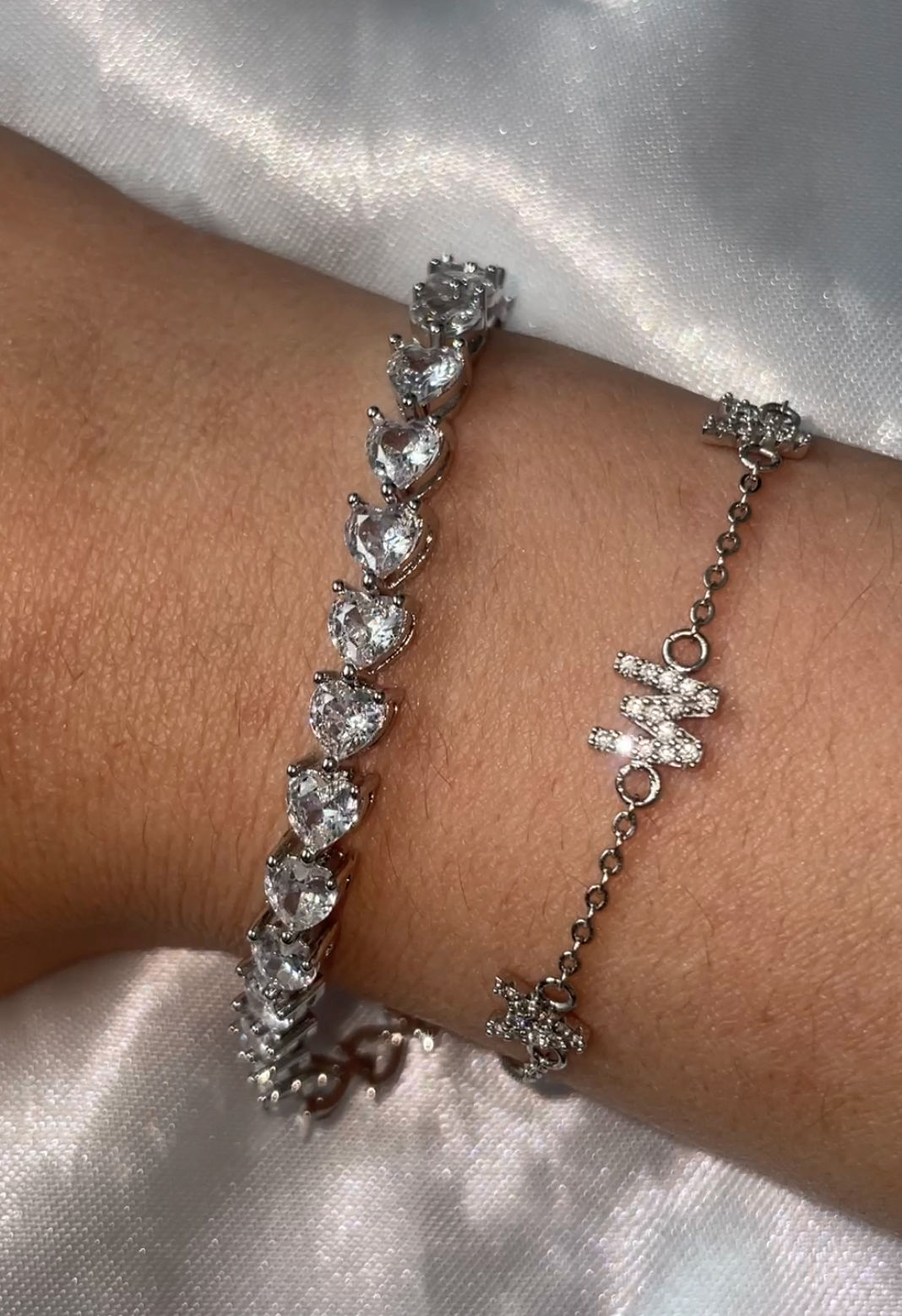 heart tennis necklace bracelet sterling silver 925 stainless steel waterproof popular designer inspired tiktok trending popular fashion bracelet chain set pandora swavorski trinkabellez gift gifts boyfriend girlfriend love christmas valentines day christening prom present birthday