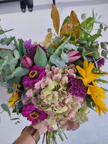 Elegant and diverse wedding flower arrangements by Oopsa Daizies Florist in Kyogle