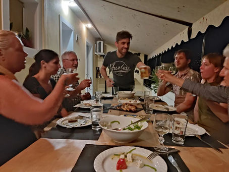 "Eat with Giannis & Konstantinos" (eatwithgk) VS restaurants in Athens: what’s the real difference?