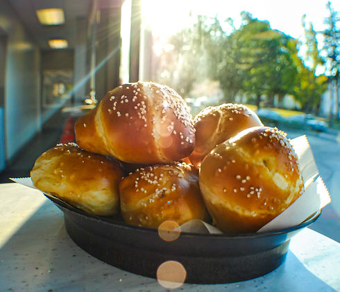 Pretzel knots