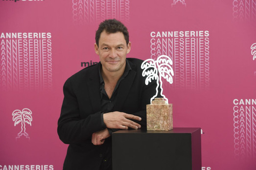 dominic west with trophy.jpeg